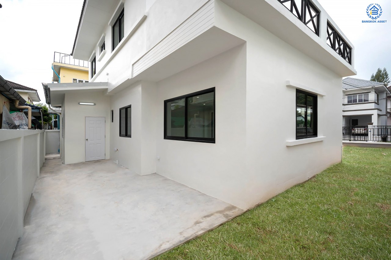 บ้านมือสองตกแต่งใหม่ แบรนด์ LH โครงการ ชัยพฤกษ์ บางบัวทอง หลังใหญ่ เนื้อที่ 76 ตร.ว. ฟังก์ชัน 3 ห้องนอน 2 ห้องน้ำ จอดรถได้ 2 คัน พร้อม Facilities ครบครัน บนทำเลเดินทางสะดวก ติดถนนบางกรวย-ไทรน้อย ใกล้เซ็นทรัลเวสต์เกต และรถไฟฟ้าสายสีม่วง "สถานีบางพลู"